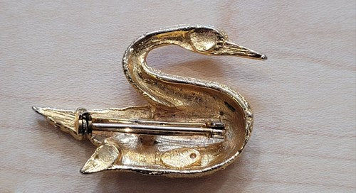 Vintage Dubarry Fifth Ave Bright Shiny Gold Tone Swan Textured Pin