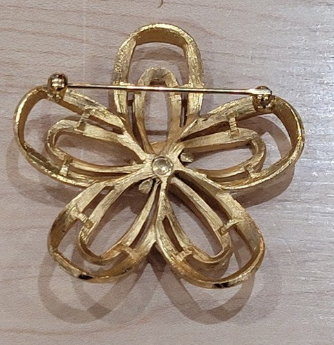 Vintage Trifari Bow Brooch - Gold Tone