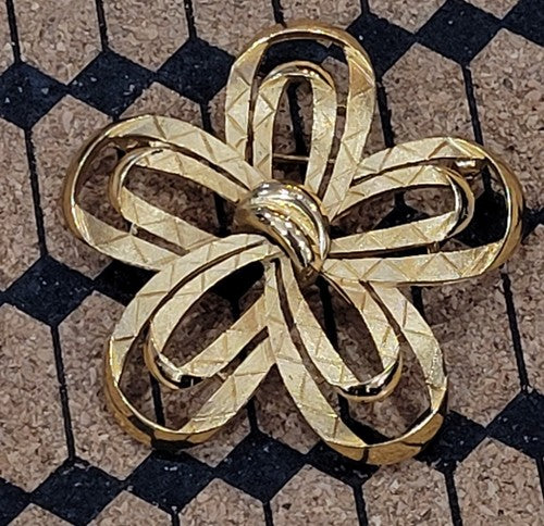 Vintage Trifari Bow Brooch - Gold Tone