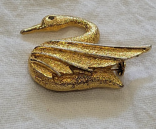 Vintage Dubarry Fifth Ave Bright Shiny Gold Tone Swan Textured Pin
