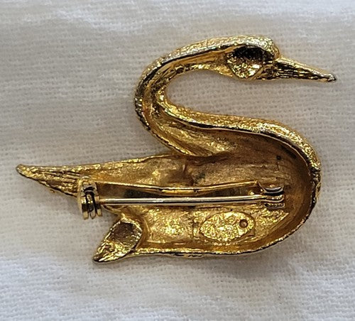 Vintage Dubarry Fifth Ave Bright Shiny Gold Tone Swan Textured Pin