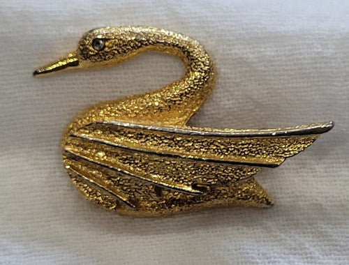 Vintage Dubarry Fifth Ave Bright Shiny Gold Tone Swan Textured Pin