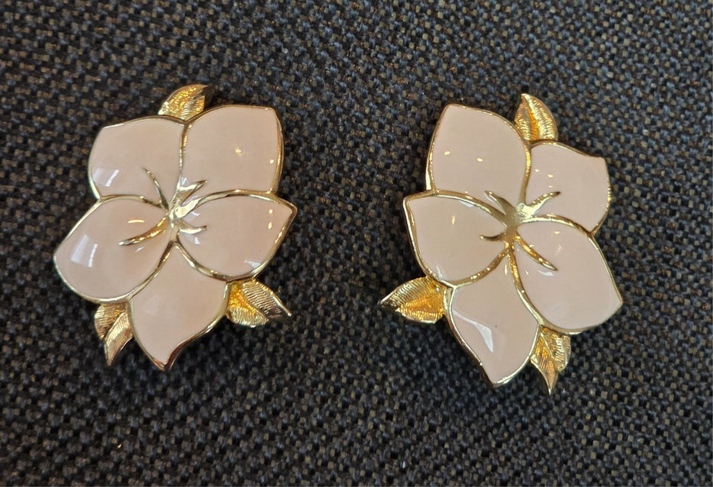 Trifari Pink & Gold Enamel Hibiscus Flower Clip On Earrings